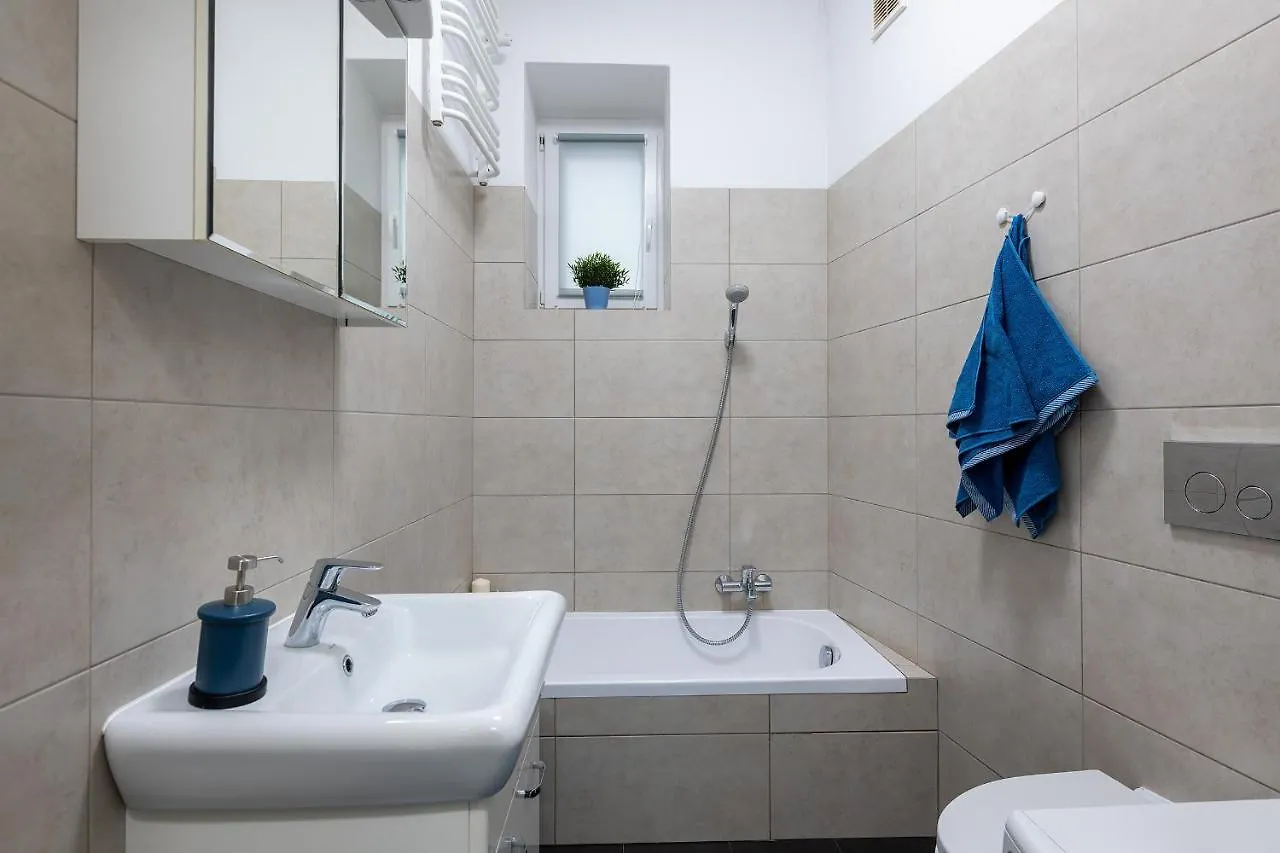 Appartement Krakowskie Przedmiescie 63 Prywatne Mieszkanie Na Starowce 50M Od Placu Zamkowego Samodzielne Zameldowanie! Self Check-In System! Warschau