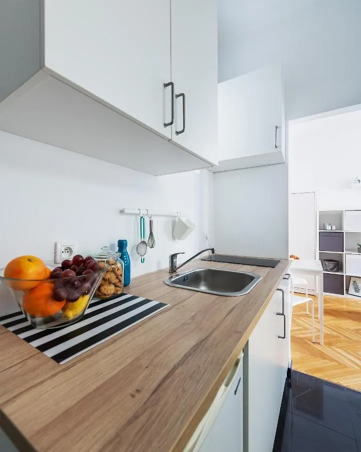 Krakowskie Przedmiescie 63 Prywatne Mieszkanie Na Starowce 50M Od Placu Zamkowego Samodzielne Zameldowanie! Self Check-In System! Warszawa Apartament