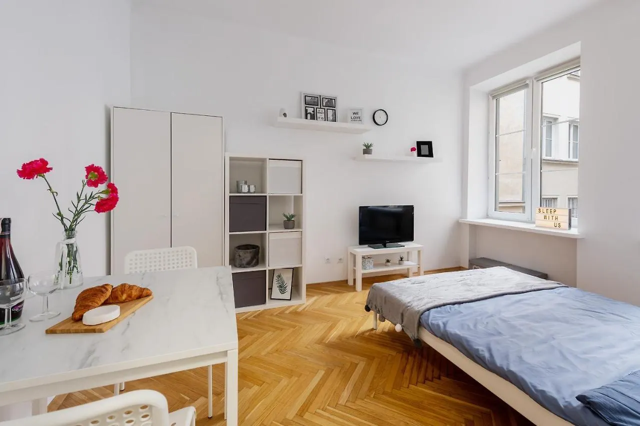 Apartament Krakowskie Przedmiescie 63 Prywatne Mieszkanie Na Starowce 50M Od Placu Zamkowego Samodzielne Zameldowanie! Self Check-In System! Warszawa